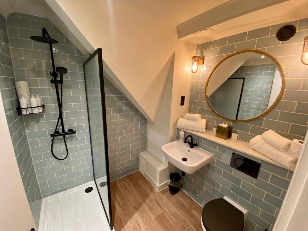Greyhound Hotel 3*